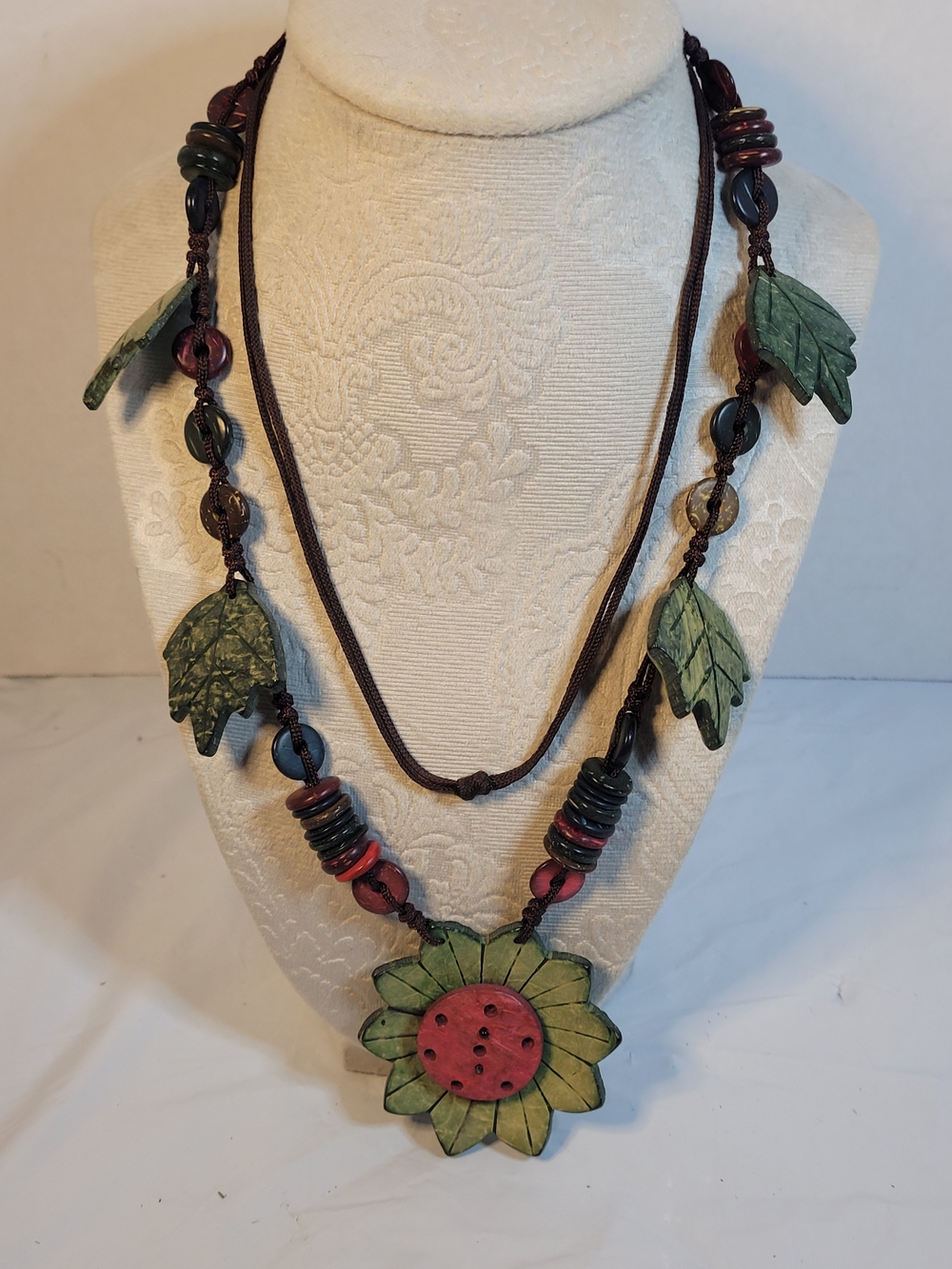 Vintage Hand Carved Wooden Artesian Necklace Flower Leaves (C7)